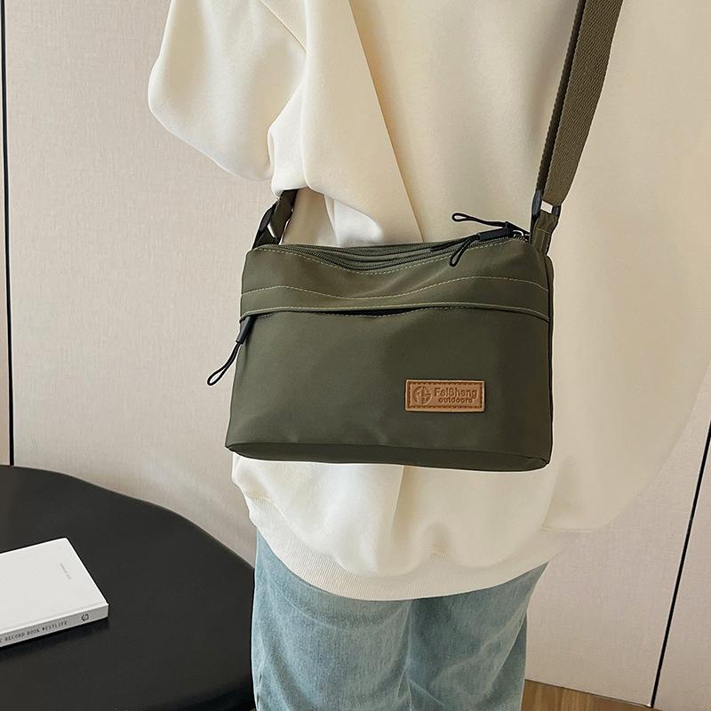 Men's and Women's Bags Fashion Shoulder Bag Multi-compartment Messenger Bag Nylon Waterproof Leisure Bag