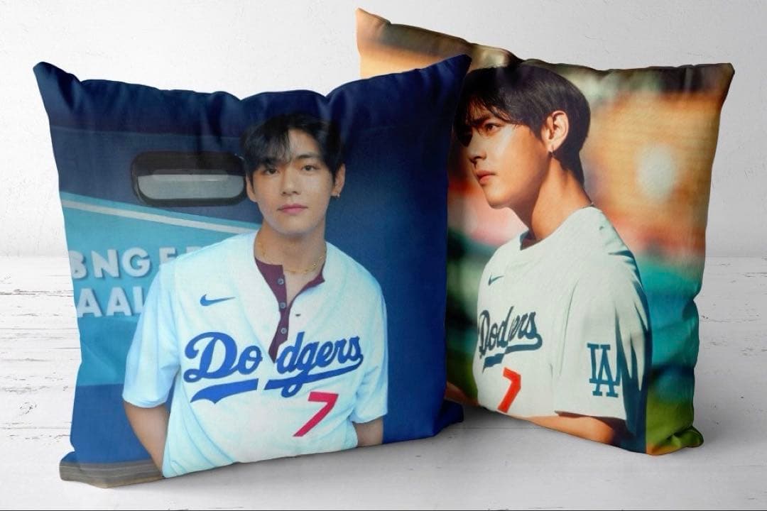 

[USED] BTS Cushion Cover MLB Taehyung V V