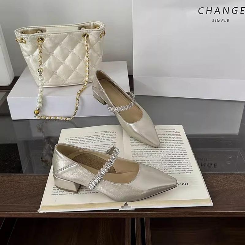 Celebrity Feng Shui Diamond Shallow Mouth Temperament French Pointed Flat Heel Single Shoes Elegant Fashion Grandma Shoes Thick Heel Mary Jane Shoes