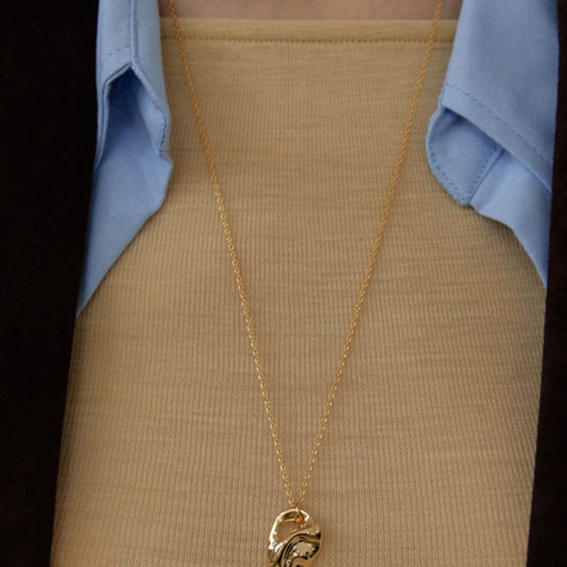 LOVE ME MONSTER Oyster Long Chain Necklace (L243MNK060)