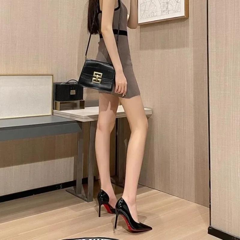 Značkový designér Podzimní Nude Lakovaná Špičatá Dámské Vysoké Podpatky Sexy Dámské Šaty Štíhlé Vysoké Podpatky D'Orsay & Dvoudílné