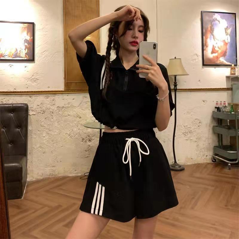 

Женский спортивный костюм из 2 предметов, студенческие летние свободные шорты с короткими рукавами + повседневные полосатые шорты, комплект из двух предметов, комплекты спортивной одежды, короткий костюм для девочек S чёрный