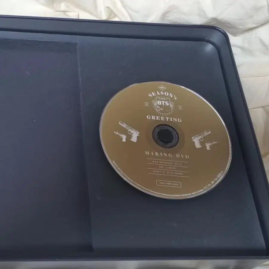 BTS Season's Greetings DVD with Photocard