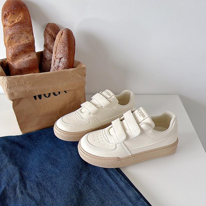 

Белые повседневные туфли для женщин 2024 года, новые универсальные дышащие студенческие туфли на плоской подошве, белые кроссовки для женщин, женская дизайнерская обувь 40