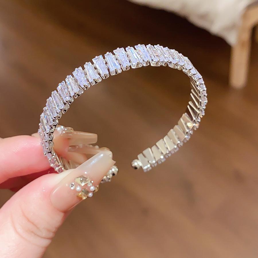 Роскошный золоченый решетчатый браслет-манжета с цирконами для женщин