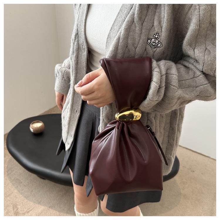 Retro Pleated Women's Bucket Bag: Large Capacity, Fashionable, Aesthetic, Unique Design