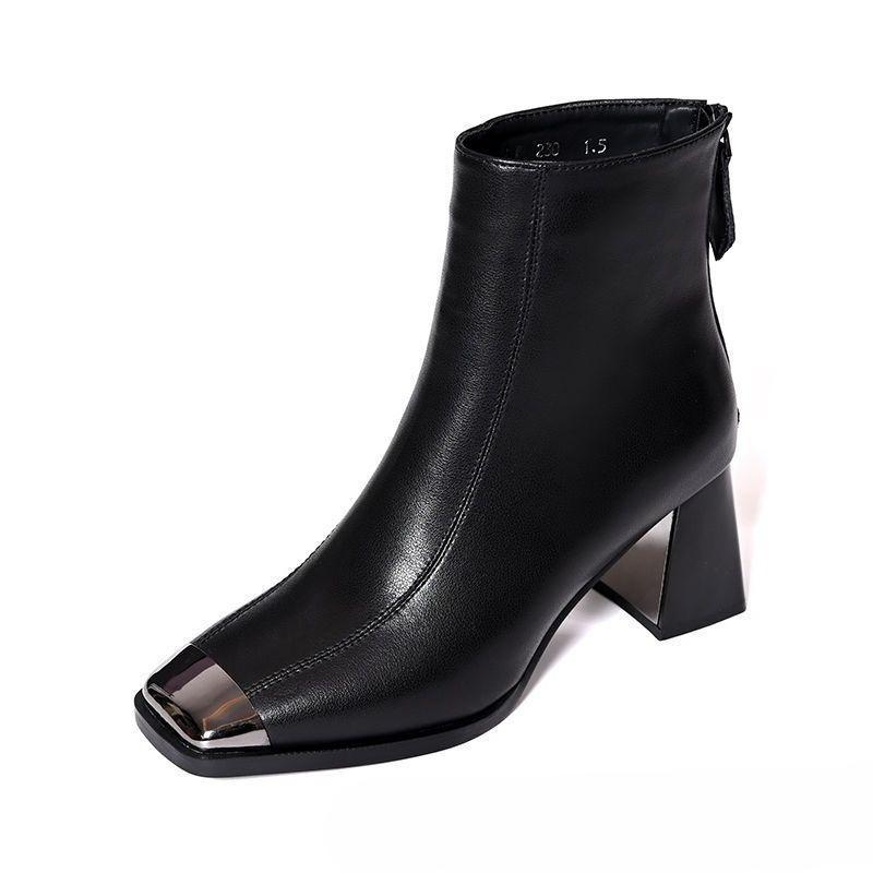 Neue Herbst- und Winterschuhe für Damen, darunter klobige Absätze, kurze Stiefel, mit Fleecefutter