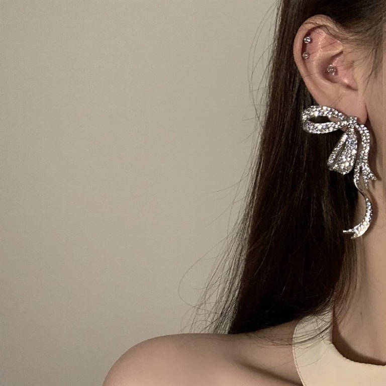 Full Diamond Ribbon Bow Earrings Women's Silver Needle Cold Wind Earrings Light Luxury Niche Design Sense Advanced Earrings Tide