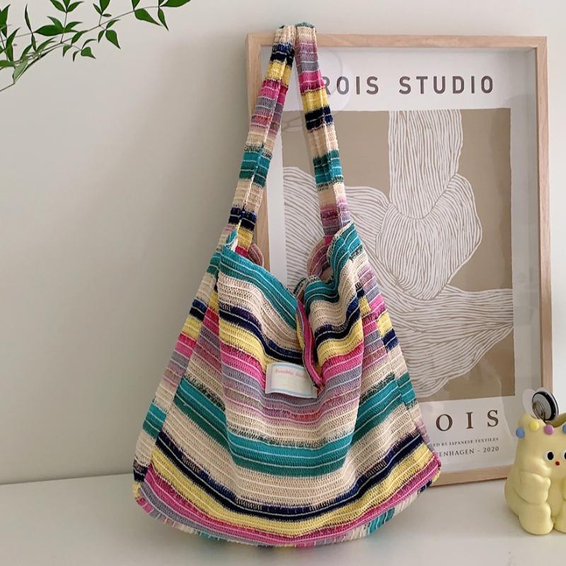 Bunte gestrickte Damen-Umhängetasche Süße Vintage-Damen-Einkaufstaschen Große Kapazität Wolle Regenbogen Damen-Reise-Tote-Handtaschen