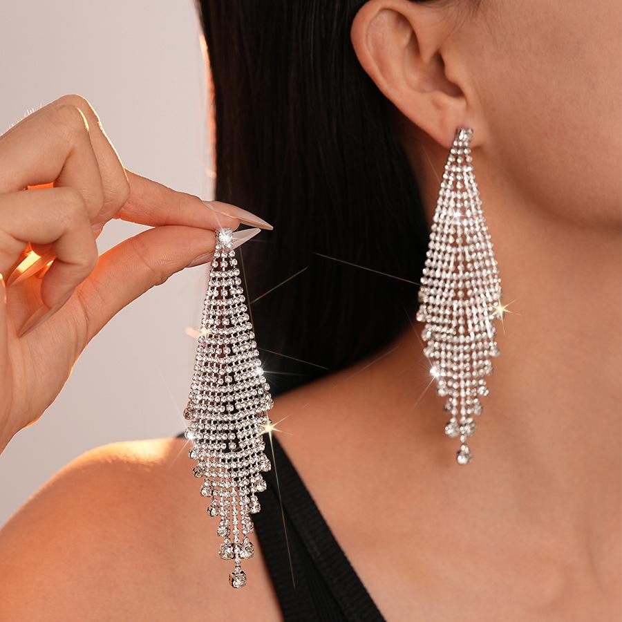 Super flash diamond-set triangular water drop fringed silver needle earrings ins personalized temperament earrings