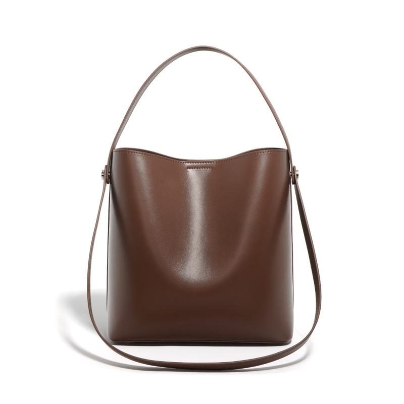 Leather women s bags New trendy fashion casual niche tote bags Large capacity shoulder cowhide commuter bucket bags шоколадный
