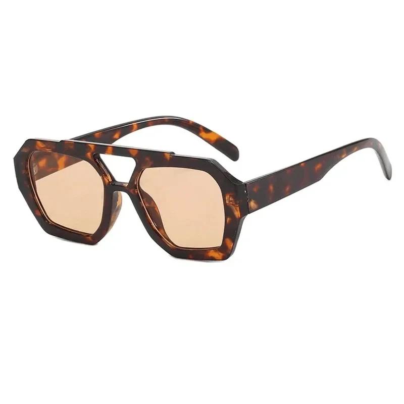 Leopard Trendy Women Sunglasses Square Chic Decorative Beach Sun Shades for Outdoor Travelling with UV Protection