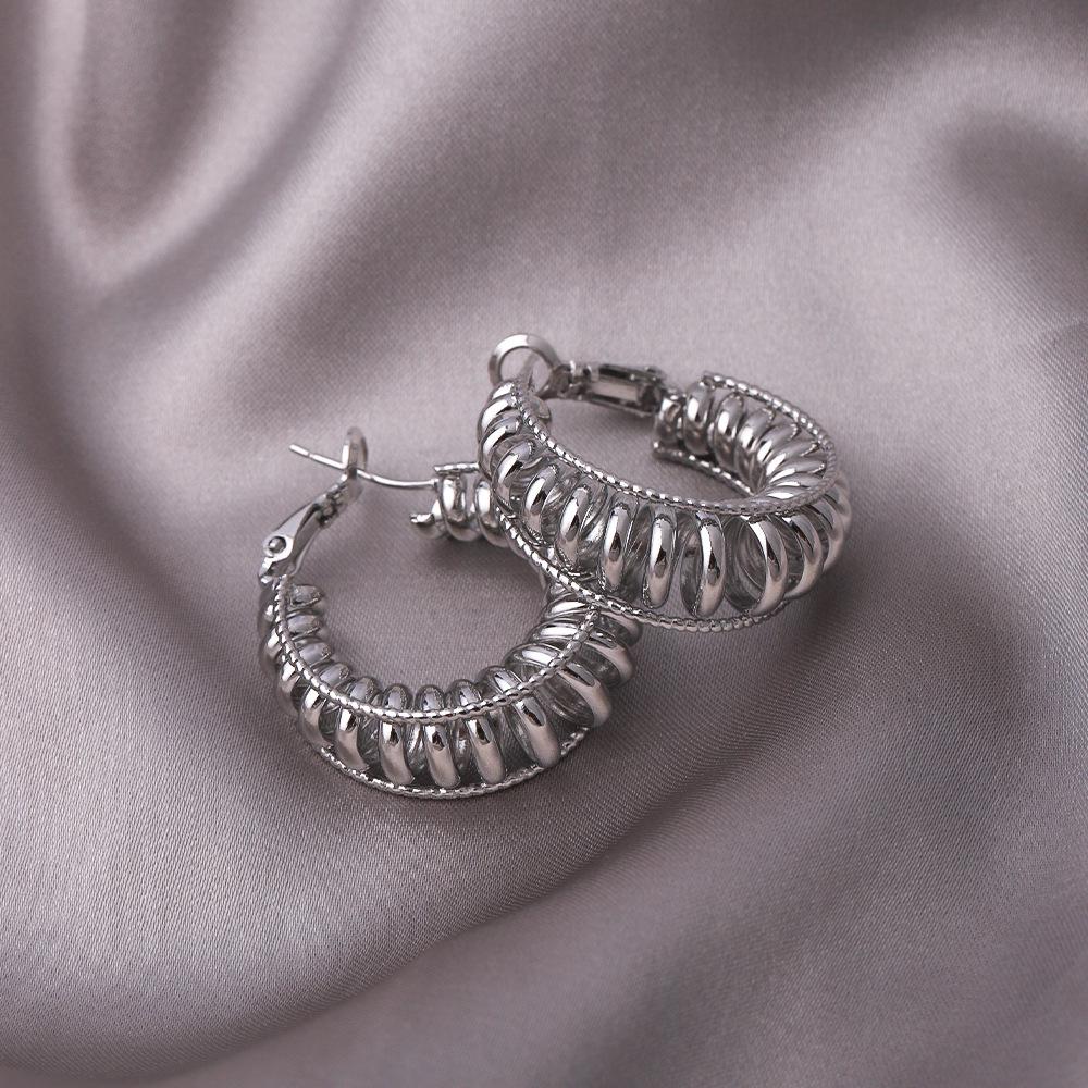 

Gold-Plated Irregular Ear Cuffs: High-End Design with Copper Base