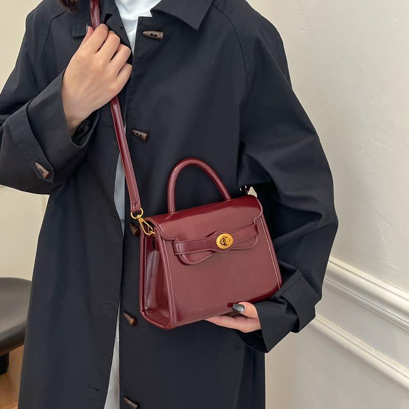 Premium Retro Portable Small Bag Women's New Autumn and Winter Versatile Messenger Commuter Small Square Bag