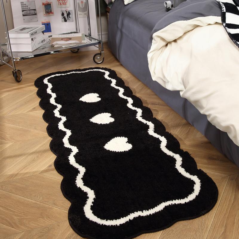 

VIKAMA Modern Ins Style Wave Edge Carpet Black And White Geometric Soft Cushion Super Soft Bedroom Bedside Rug Living Room Decor 40X120CM(1.3X3.9FT