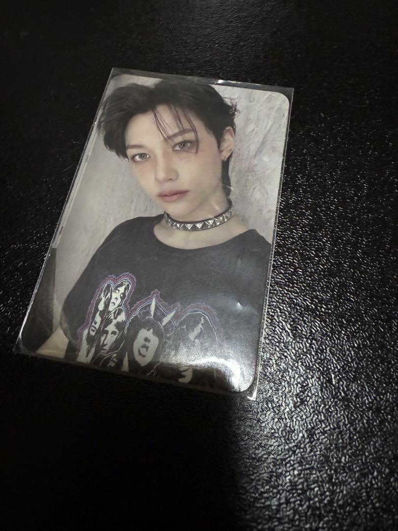 

[Б/У] Stray Kids Феликс с карточкой для трейдинга withfans