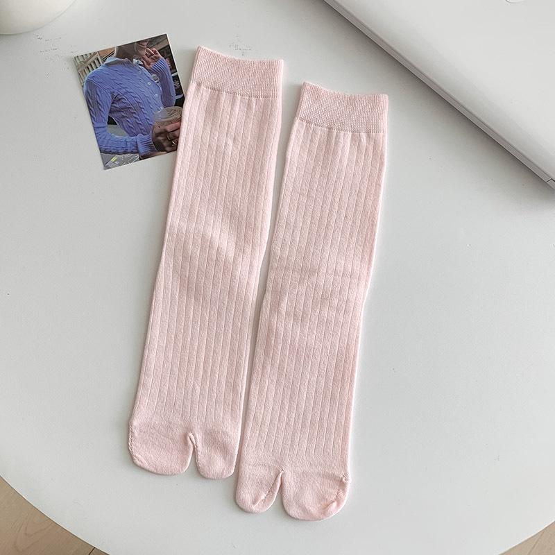 

Japanese Style Two-Toe Cotton Split-Toe Mid-Calf Socks for Women - Ideal for Spring and Autumn One size fits women (36-40) светло-розовый