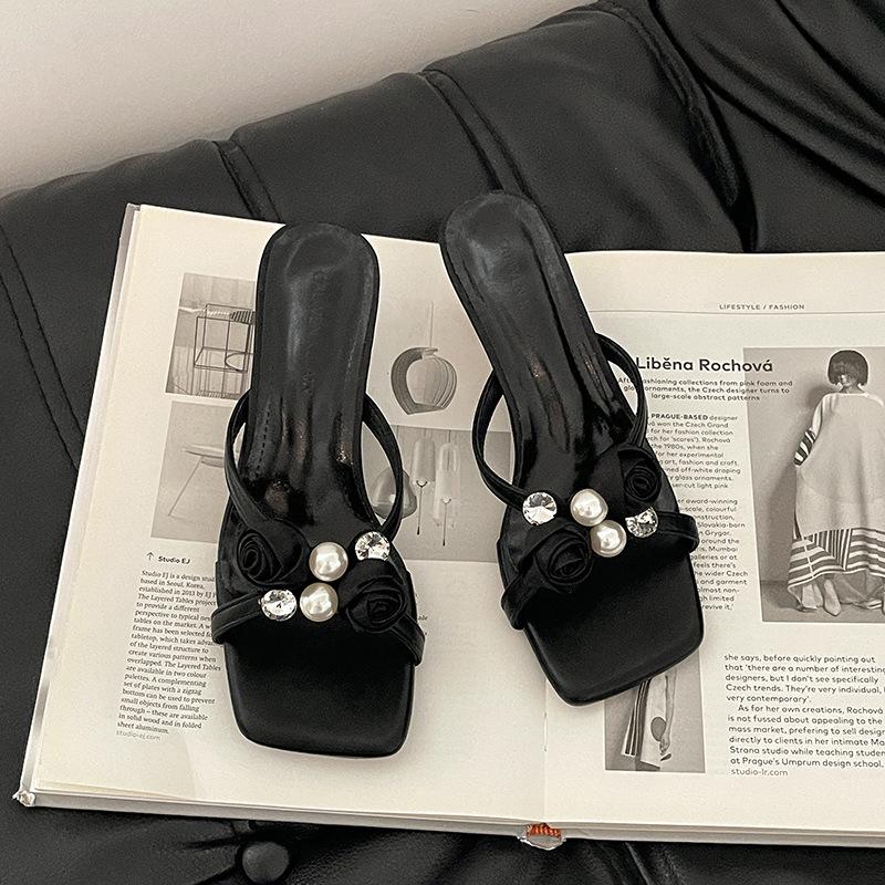 

Бантик тонкий каблук высокий каблук крутые шлепанцы женские летние нишевые для улицы дизайн цветок повседневные жемчужные шлепанцы прилив 35