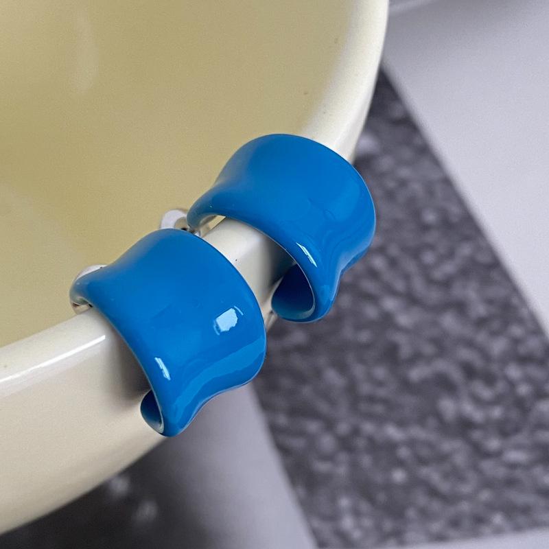 

Осенне-зимние серьги-кольца из эмали цвета «Красный Ангола» - Нишевый дизайн, Универсальные и простые для женщин