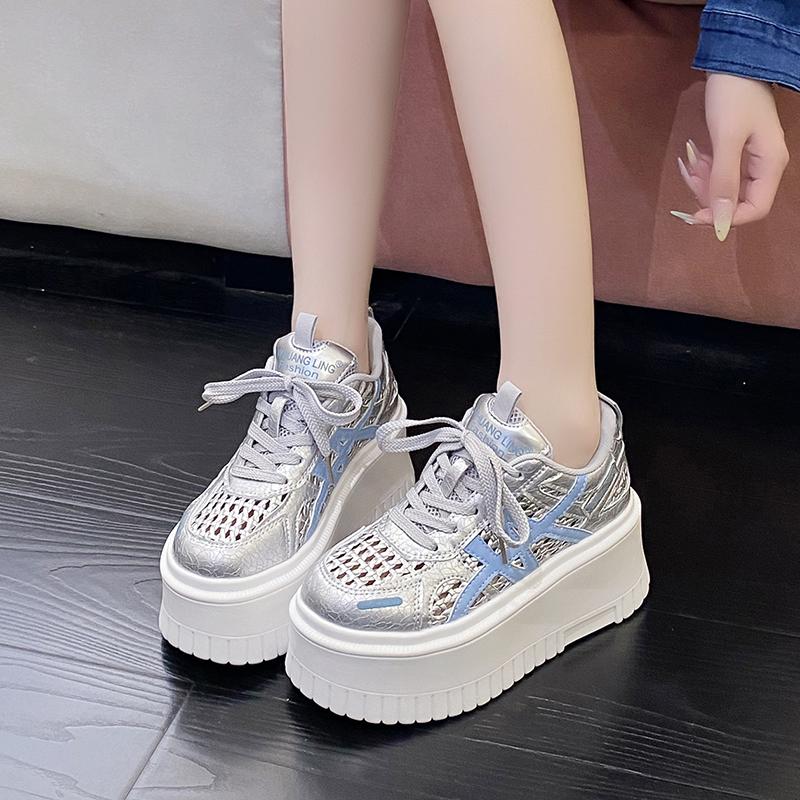 Modne damskie sneakersy na platformie 8CM Skórzane buty Nowe Letnie Grube Wulkanizowane Buty Skateboardowe Damskie Oddychające Puste Sneakersy