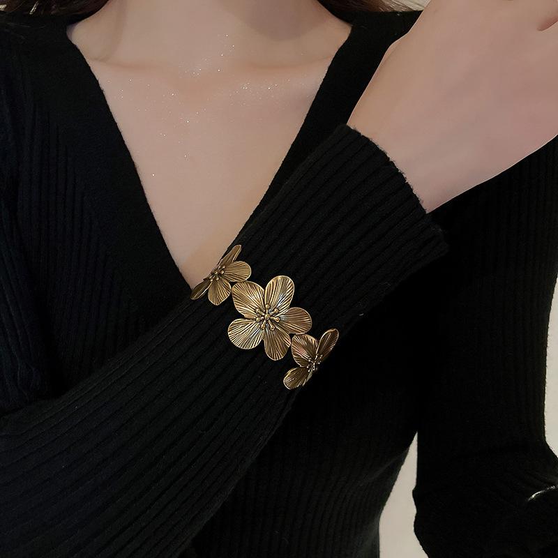 European-American Open Arm Cuff Bracelet - High-End, Versatile, and Exaggerated Fashion Jewelry for Women