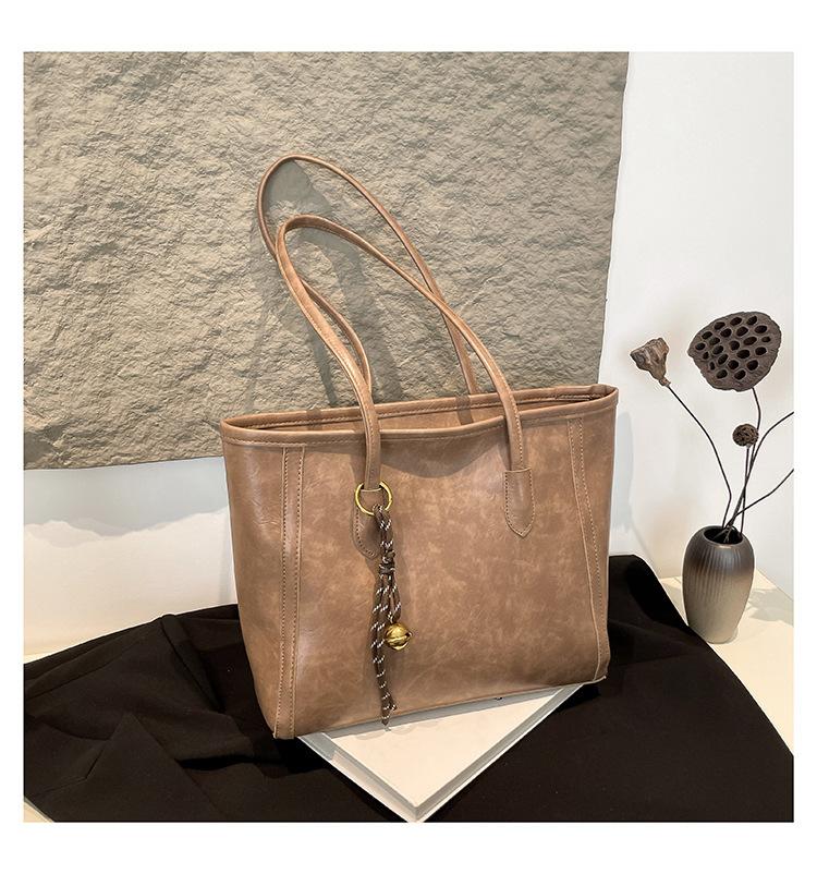 Retro texture portable tote bag women's 2025 new casual large-capacity shoulder bag premium versatile underarm bag tide