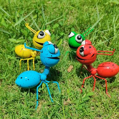 Gran Adorno de Hormiga Escultura Decorativa de Hierro con Hormigas de Colores Brillantes Resistente a la Corrosión Modelado de Simulación para Jardín Patio Césped