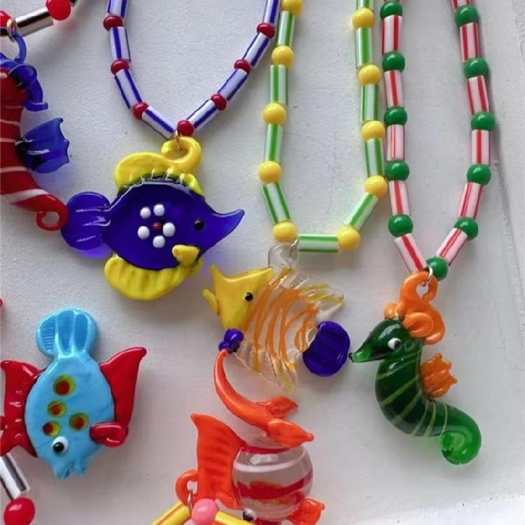 Exquisite Beaded Necklace with Glass Fish Pendant Handmade Clavicle Chain Unisex Choker Versatile Accessory for Women