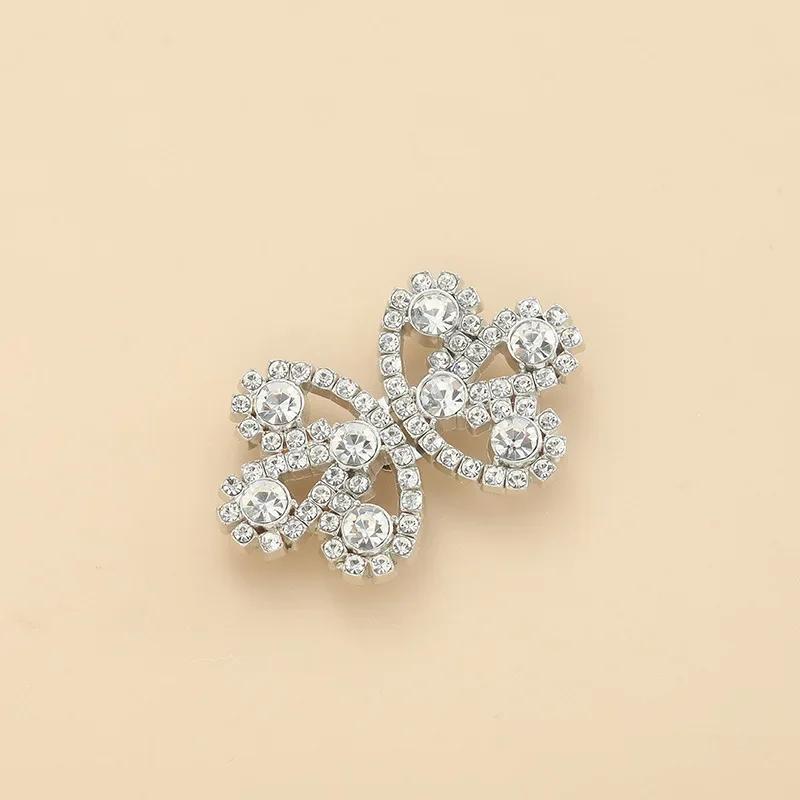 1 Pair New Brooches For Women's Clothing Cardigan Sweater Blouse Shawl Clips Shirt Collar Flower Pattern Clasps