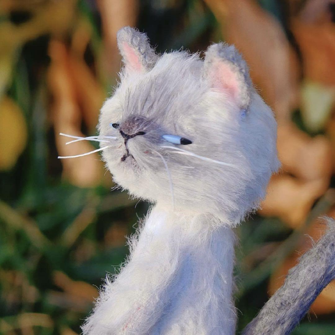 

[USED] Handmade stuffed teddy bear by an overseas artist, featuring a dissatisfied cat in gray