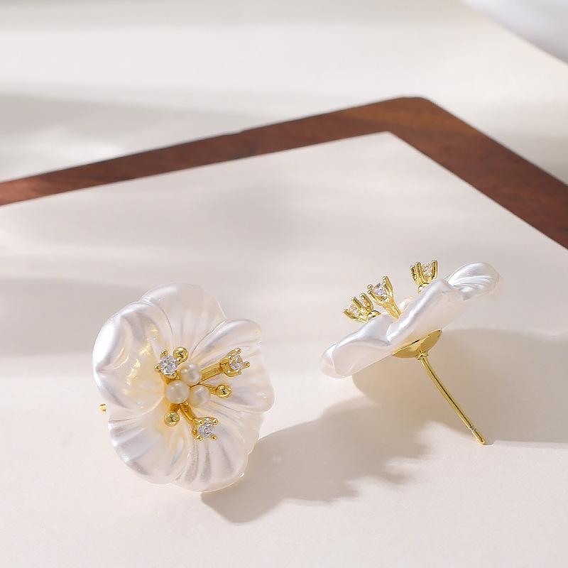 

Super fairy sweet temperament fairy wind paint diamond pearl stamen flower stud earrings light luxury high-end earrings