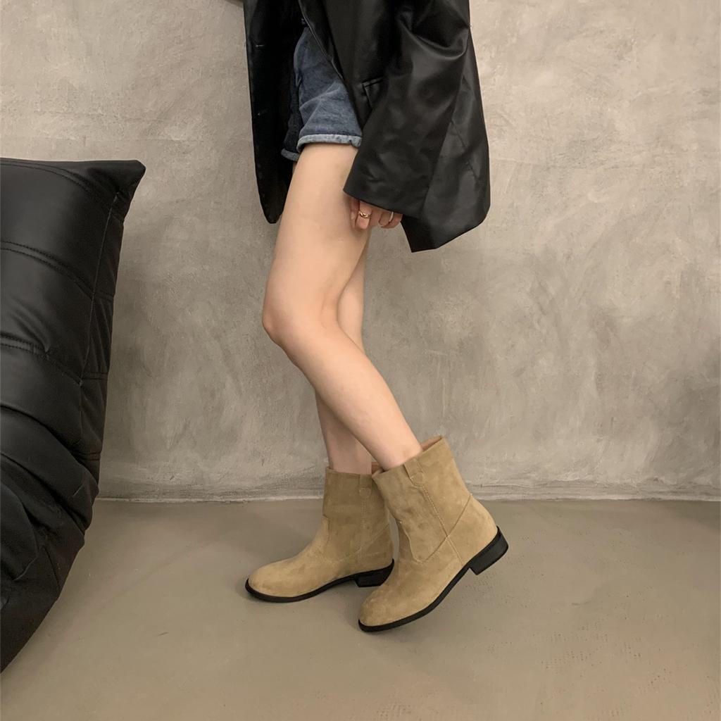 Koreaanse versie van retro suède ronde neus dikke hak kleine korte laarsjes dames 2025 lente, herfst en winter veelzijdige blote laarsjes woestenij wind