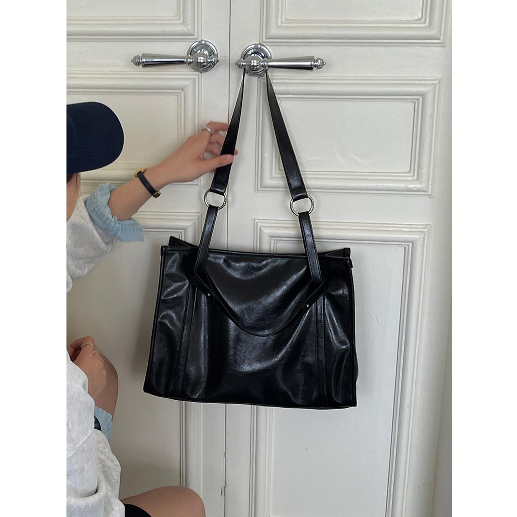 

Велика жіноча сумка 2024 новий корейський стиль універсальна проста сумка великої місткості сумка через плече потовщена м яка шкіряна сумка чорний