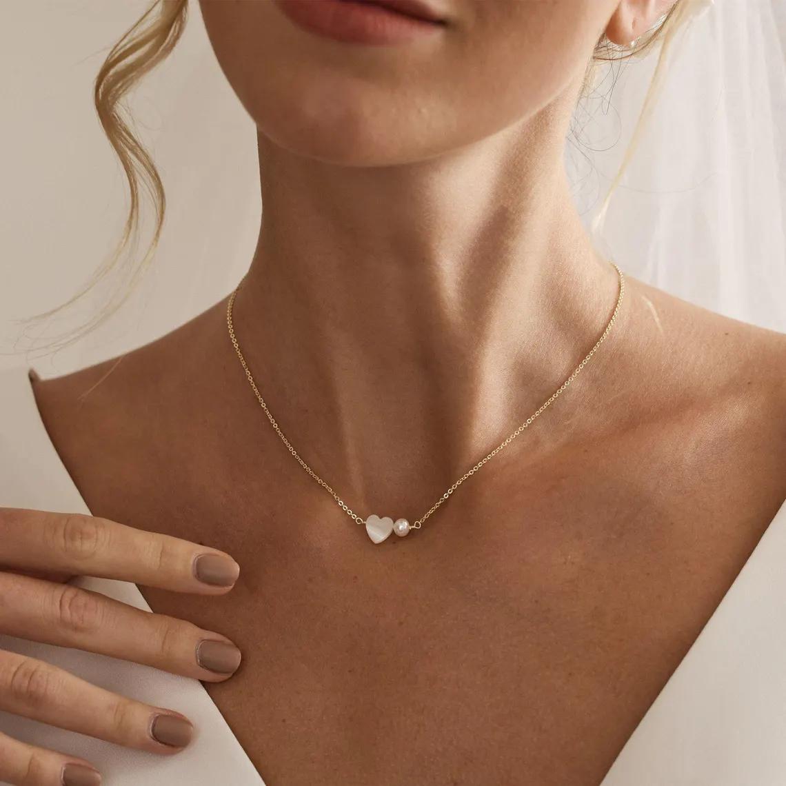 

Vlen Gold Plated Dainty Chain Necklace for Women Shell Heart Pearl Charm Simple Elegant Jewelry Gift 18 K Gold Electroplated