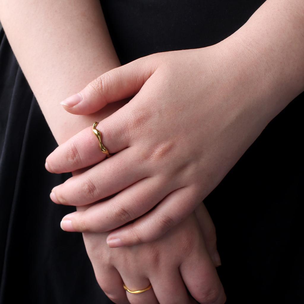 Hot Selling Fashion Design Waterproof 18k Gold Plated Stainless Steel Wave Rings for Women Jewelry