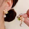 Boucles d'oreilles pendantes Camélia Perle: Design Élégant, Tendance et Luxueux pour Femmes