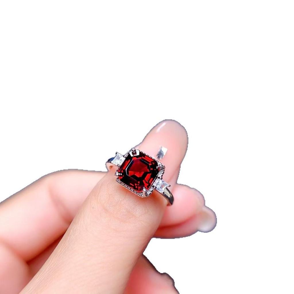 Luxuriöser quadratischer Edelsteinring in Rubin-Optik für Damen
