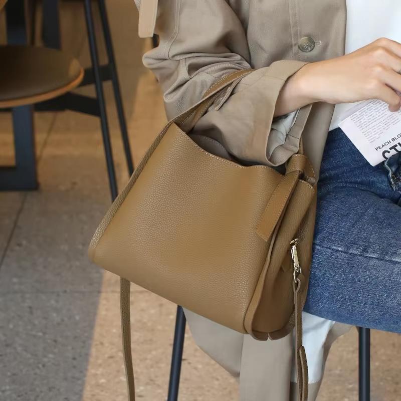 Women's Cowhide Genuine Leather Shoulder Bag Female Fashion Luxury Designer Handbags Lady Commuting Large Capacity Bucket Bags