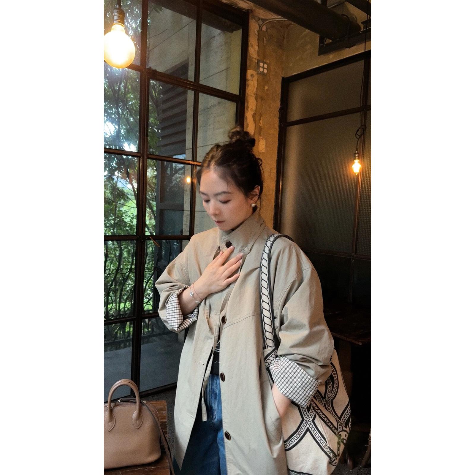 Women`s Polo Collar Long Sleeve Jacket