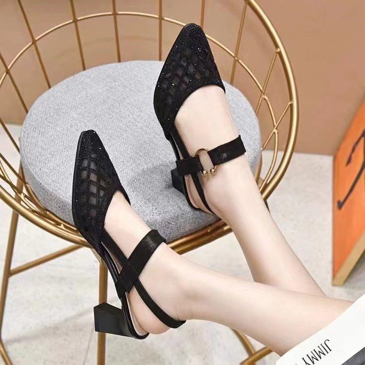 Yeni Yaz Oyuk File Nefes Alabilir Arka Oyuk Kalın Topuk Rhinestone Mizaç Kadın Sandaletleri Yumuşak Deri Burunlu Ayakkabılar