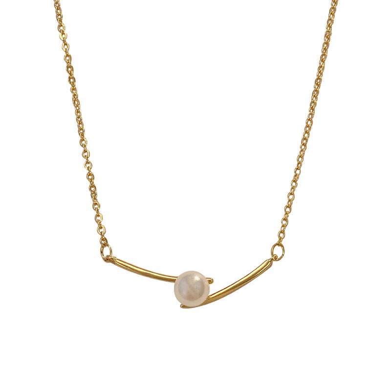 Gold Pearl Pendant Clavicle Necklace for Women - Elegant Choker Design