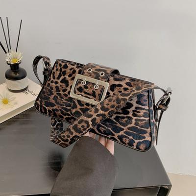 Women Leopard Print Fashion Shoulder Bag Zip Closure Top Handle Bag Large Capacity Stylish Underarm Bag for Outdoor Travel