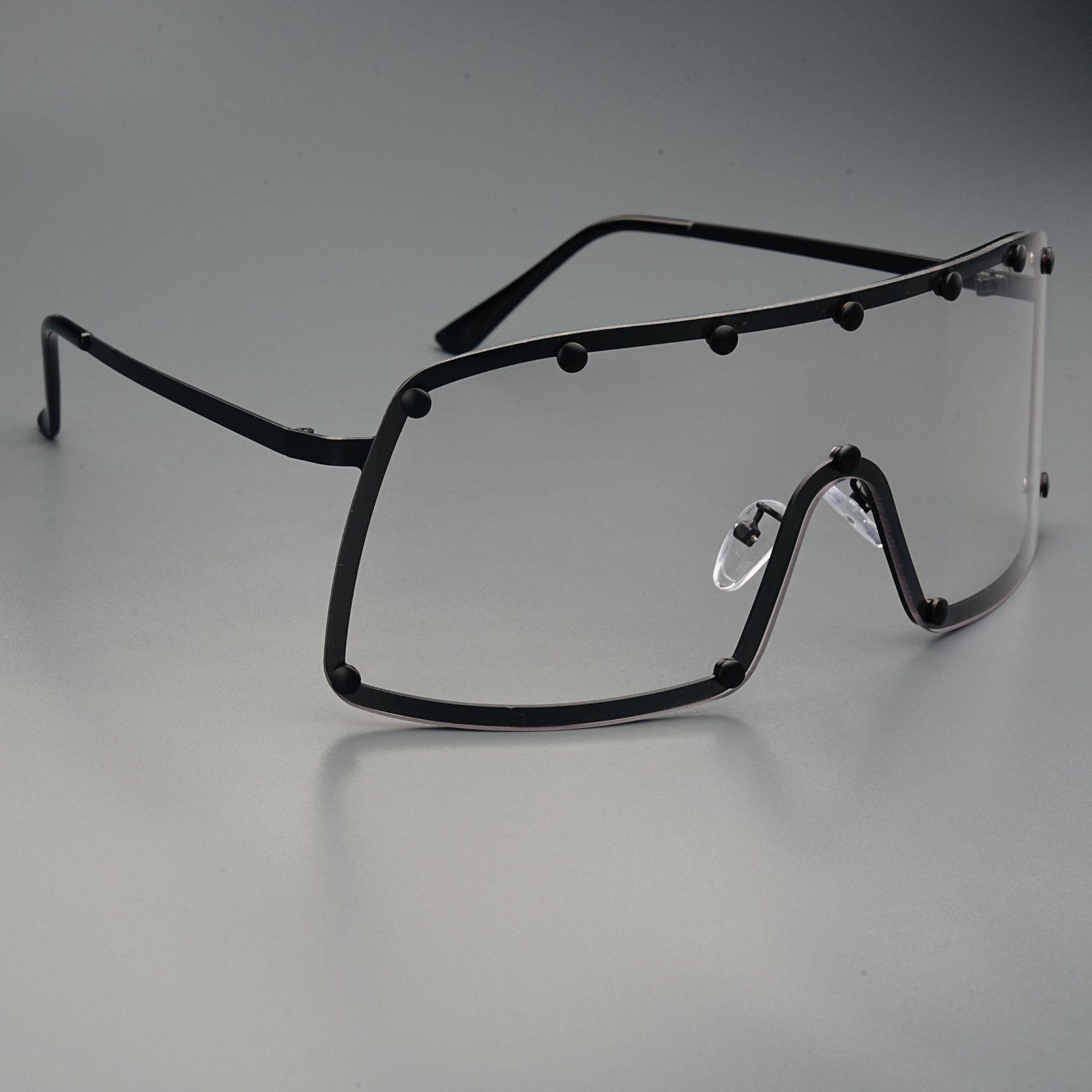 

2025 Oversized Rivet Frame Metal Punk Sunglasses - Wind & Sandproof