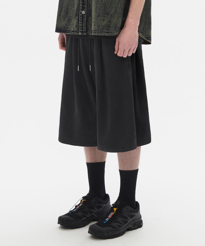 TRILLION Single-Pleat Bermuda Sweat Shorts_2 Colors