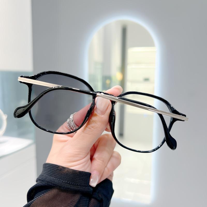 Women'S Fashion Glasses with Gradient Gray Lenses Stylish Oval Frame Comfortable for Daily Wear Perfect for Sunlight Protection