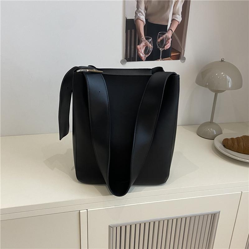 Premium Bag Women's 2025 Summer New Trendy Versatile Messenger Bag Fashionable Shoulder Large Capacity Bucket Bag