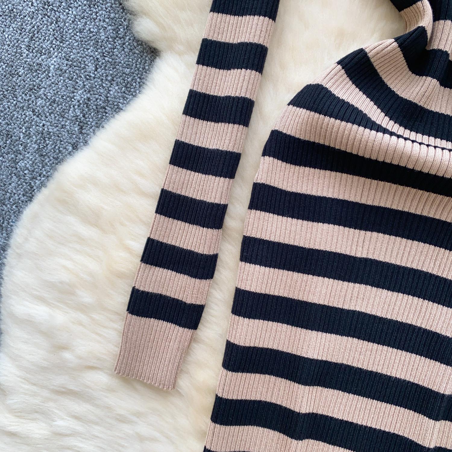 Платья-свитера женские с высоким воротом осень 2024 сексуальное облегающее трикотажное — фото 16