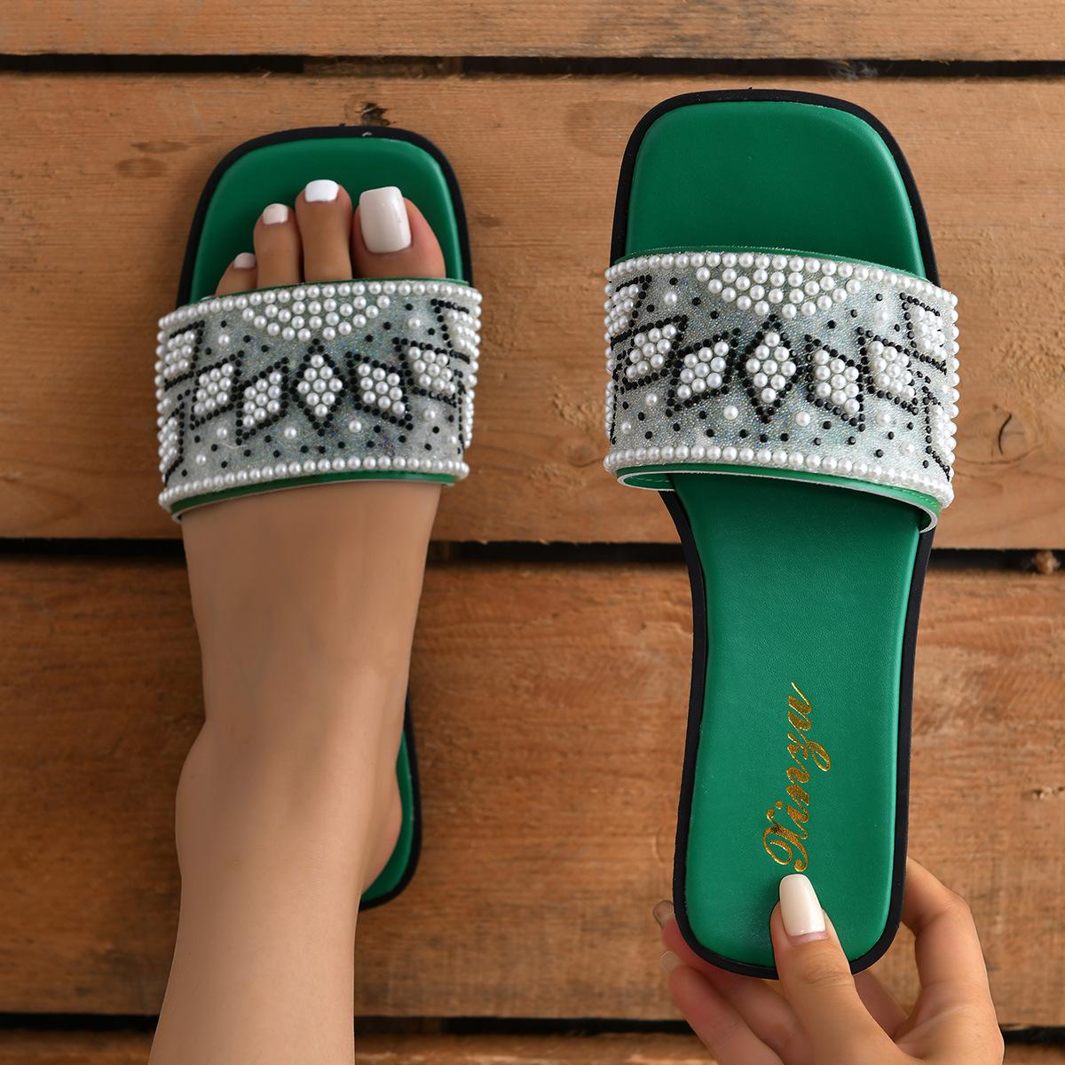 

Крутые тапочки женская верхняя одежда каблук крутые тапочки лето 2024 новые богемные стразы жемчуг одно слово крутые тапочки 40