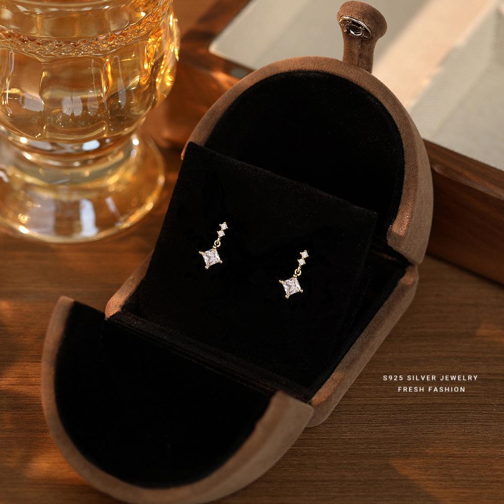 925 Sterling Silver Korean Fashion Inlaid Shiny Zircon Earrings for Women Exquisite Temperament Party Jewelry Accessories