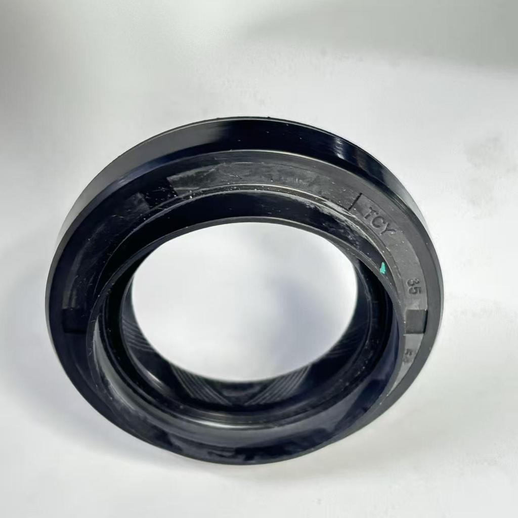 Half Shaft Oil Seal for Ford Fiesta 09 Model - Rubber Seal Ring, Auto Parts